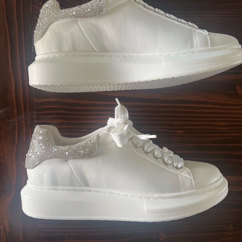 Steve Madden Gaines Rhinestone sneakers, size 9